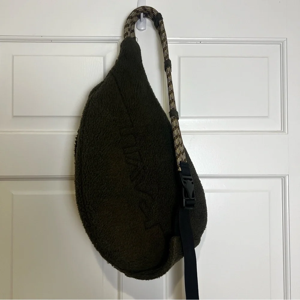 Kavu Fuzzy Rope Sling Crossbody Military‎ Green Zipper Outdoor Hiking Travel